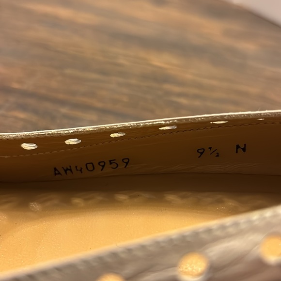 Stuart Weitzman Pearl Ivory Pumps - Size 9.5N - Picture 7 of 9